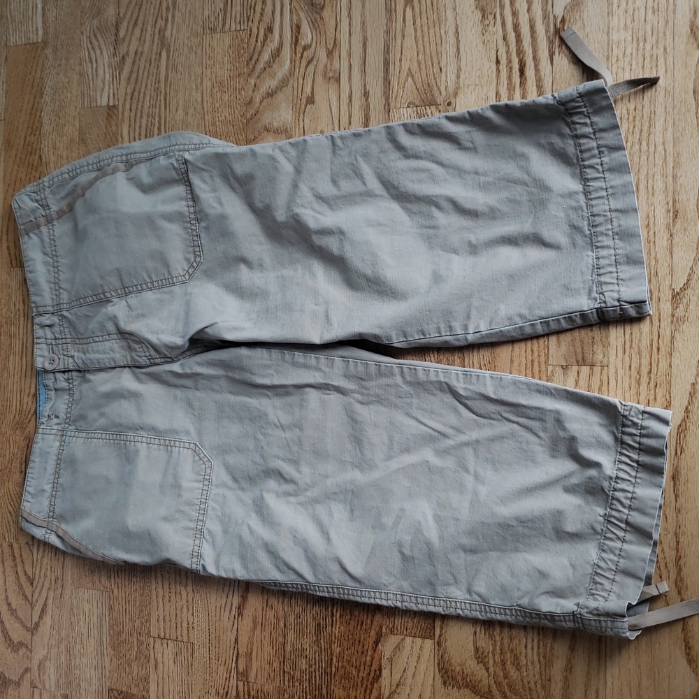 (8) Eddie Bauer Khaki Capris Cropped Cargo Hiking Gorpcore Casual Outdoor Walk - Picture 1 of 13